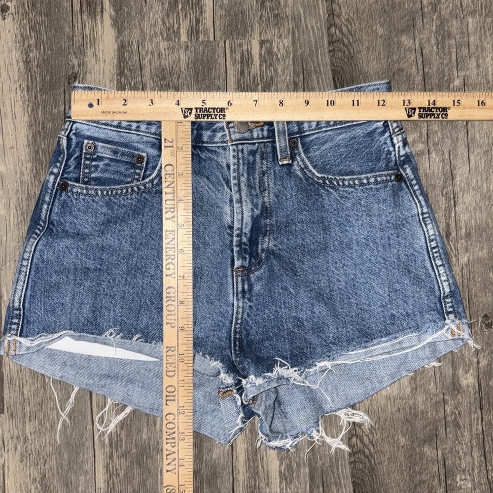 Aritizia Denim Forum The Farrah cheeky short size 25 - NWOT - Picture 8 of 8